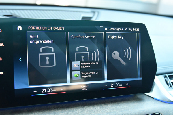 BMW X1 XDrive30e M Sport, Panorama, H.Kardon, Memory, 360, HUD, Ambiente, Trekhaak, Carplay!