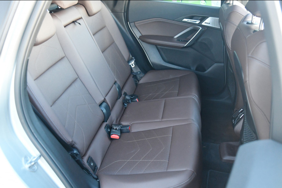 BMW X1 XDrive30e M Sport, Panorama, H.Kardon, Memory, 360, HUD, Ambiente, Trekhaak, Carplay!