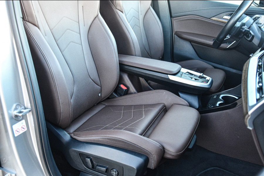 BMW X1 XDrive30e M Sport, Panorama, H.Kardon, Memory, 360, HUD, Ambiente, Trekhaak, Carplay!