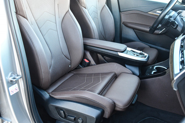 BMW X1 XDrive30e M Sport, Panorama, H.Kardon, Memory, 360, HUD, Ambiente, Trekhaak, Carplay!