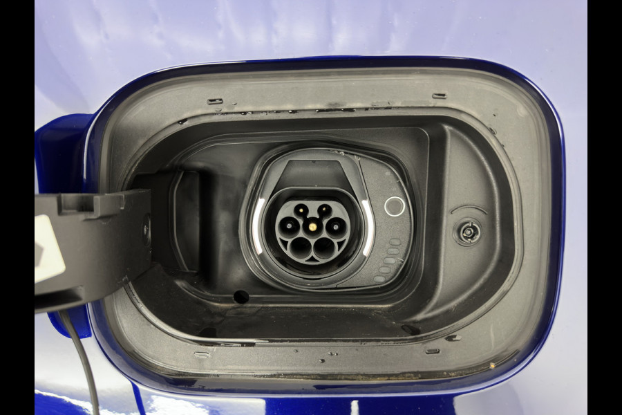 Jeep Compass 4xe 190 Plug-in Hybrid Electric Limited Lease Ed. (INCL-BTW) *LEATHER-FABRIC | FULL-LED | ADAPTIVE-CRUISE | CAMERA | CARPLAY | BLIND-SPOT | KEYLESS | DAB+ | DIGI-COCKPIT | PRIVACY-GLASS | COMFORT-SEATS | 19''ALU | TOWBAR*