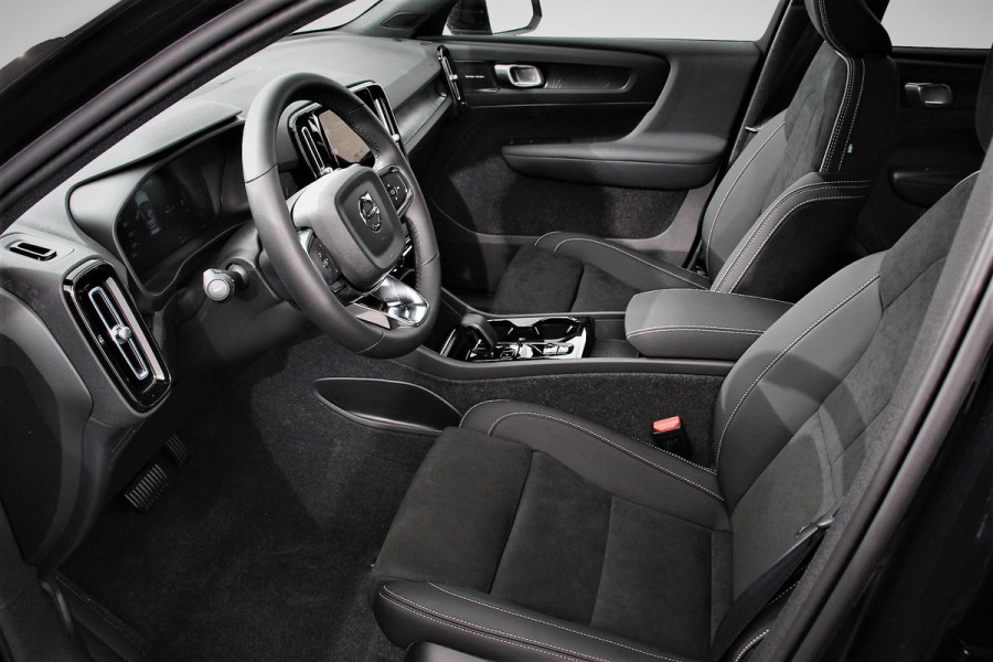 Volvo XC40 1.5 T5 Plug-in hybrid Ultimate Dark Electrisch Glazen Panorama dak Navigatie Dab Led Adaptive Cruise Control Camera Parkeer sensoren