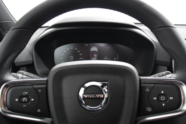 Volvo XC40 1.5 T5 Plug-in hybrid Ultimate Dark Electrisch Glazen Panorama dak Navigatie Dab Led Adaptive Cruise Control Camera Parkeer sensoren