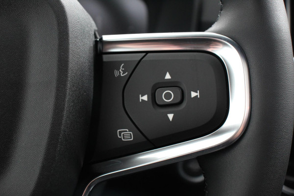 Volvo XC40 1.5 T5 Plug-in hybrid Ultimate Dark Electrisch Glazen Panorama dak Navigatie Dab Led Adaptive Cruise Control Camera Parkeer sensoren