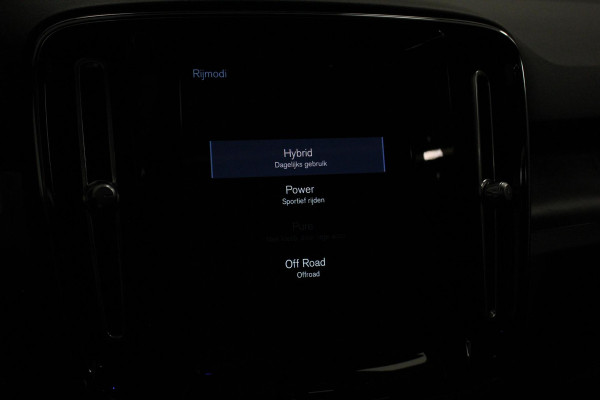 Volvo XC40 1.5 T5 Plug-in hybrid Ultimate Dark Electrisch Glazen Panorama dak Navigatie Dab Led Adaptive Cruise Control Camera Parkeer sensoren