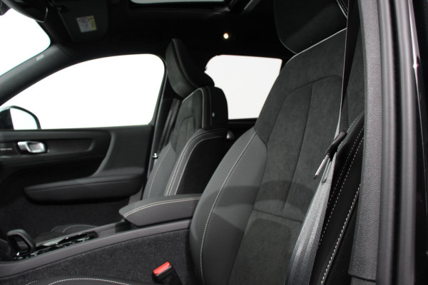 Volvo XC40 1.5 T5 Plug-in hybrid Ultimate Dark Electrisch Glazen Panorama dak Navigatie Dab Led Adaptive Cruise Control Camera Parkeer sensoren