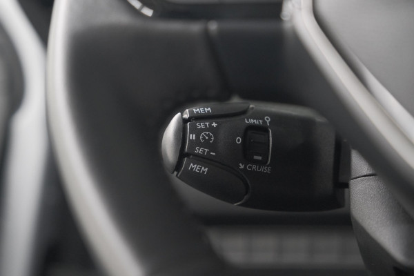 Peugeot 208 PureTech 100 Allure | Apple Carplay | Parkeersensoren | Climate Control