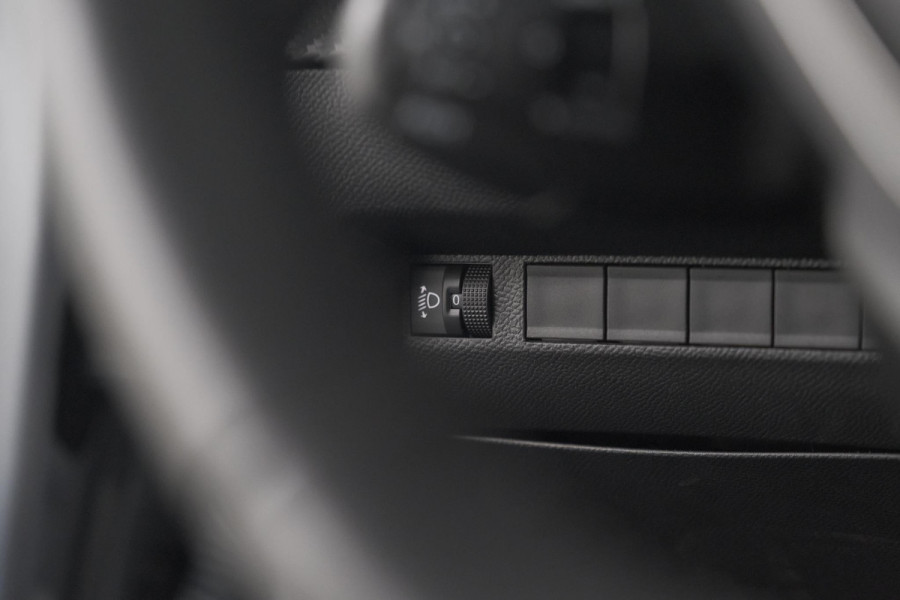 Peugeot 208 PureTech 100 Allure | Apple Carplay | Parkeersensoren | Climate Control