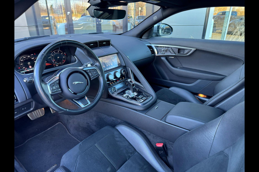 Jaguar F-Type P300 RWD R-Dynamic