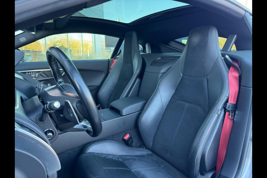 Jaguar F-Type P300 RWD R-Dynamic