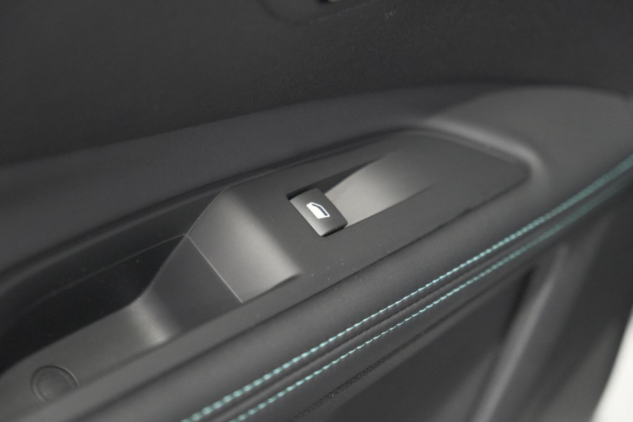 Peugeot 3008 1.6 HYbrid 225 Blue Lease Allure | Camera | Dodehoekdetectie | Apple Carplay