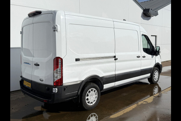 Ford E-Transit 68kWh 184PK L3H2 317km WLTP BEV Snelladen 360° Camera Cruise control Climate control Carplay Navigatie Parkeersensoren