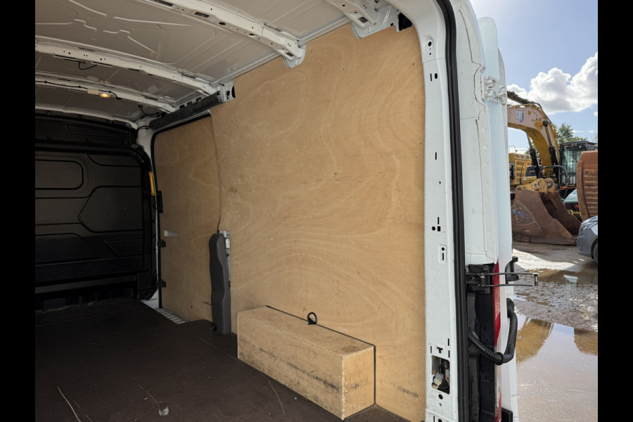 Ford E-Transit 68kWh 184PK L3H2 317km WLTP BEV Snelladen 360° Camera Cruise control Climate control Carplay Navigatie Parkeersensoren