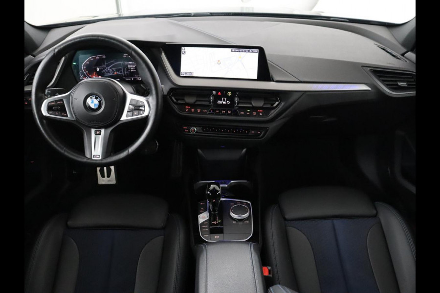 BMW 1-serie 118i | Automaat | Camera | M-Pakket | Apple Carplay | LED