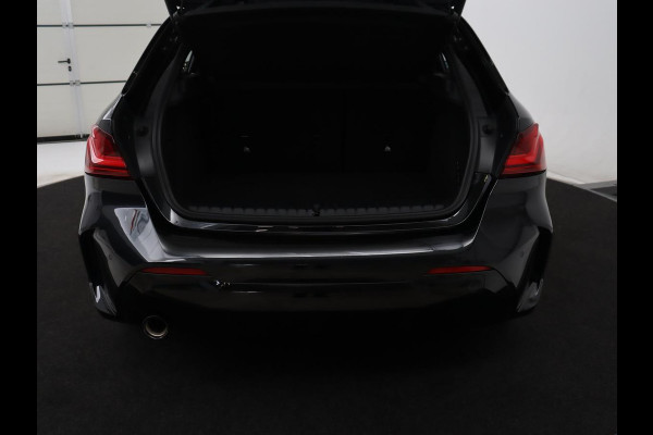 BMW 1-serie 118i | Automaat | Camera | M-Pakket | Apple Carplay | LED