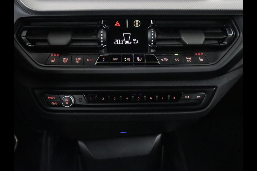 BMW 1-serie 118i | Automaat | Camera | M-Pakket | Apple Carplay | LED