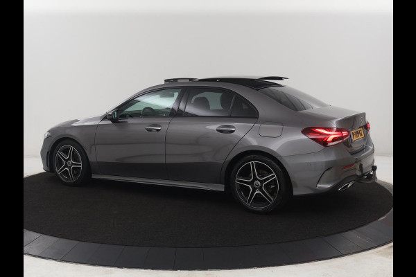 Mercedes-Benz A-Klasse 200 Business Solution AMG | Trekhaak | Pano. Dak | Camera | Stoelverwarming | Sfeerverlichting | Apple Carplay |