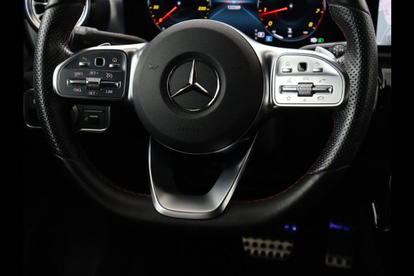 Mercedes-Benz A-Klasse 200 Business Solution AMG | Trekhaak | Pano. Dak | Camera | Stoelverwarming | Sfeerverlichting | Apple Carplay |