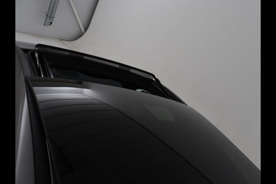 Mercedes-Benz A-Klasse 200 Business Solution AMG | Trekhaak | Pano. Dak | Camera | Stoelverwarming | Sfeerverlichting | Apple Carplay |