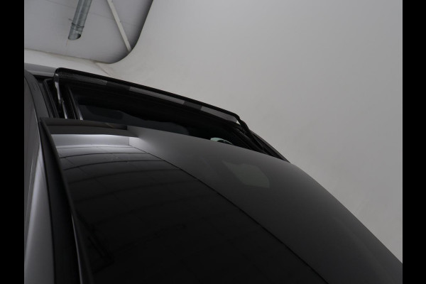 Mercedes-Benz A-Klasse 200 Business Solution AMG | Trekhaak | Pano. Dak | Camera | Stoelverwarming | Sfeerverlichting | Apple Carplay |
