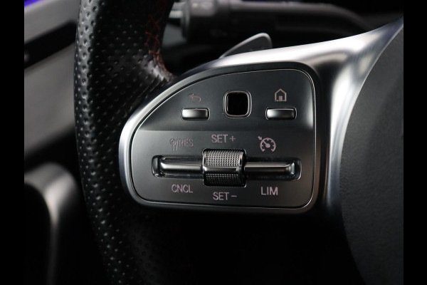 Mercedes-Benz A-Klasse 200 Business Solution AMG | Trekhaak | Pano. Dak | Camera | Stoelverwarming | Sfeerverlichting | Apple Carplay |