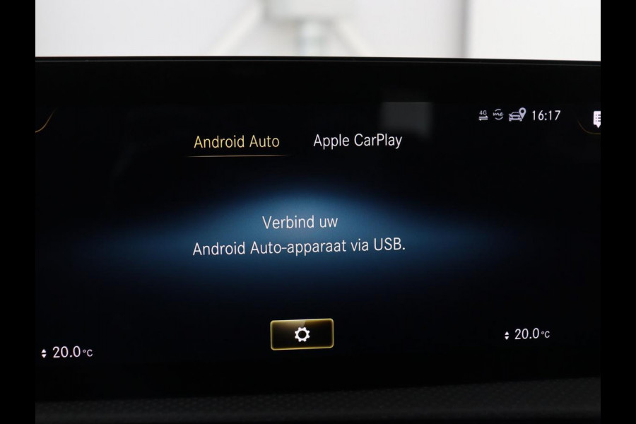 Mercedes-Benz A-Klasse 200 Business Solution AMG | Trekhaak | Pano. Dak | Camera | Stoelverwarming | Sfeerverlichting | Apple Carplay |