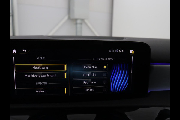 Mercedes-Benz A-Klasse 200 Business Solution AMG | Trekhaak | Pano. Dak | Camera | Stoelverwarming | Sfeerverlichting | Apple Carplay |