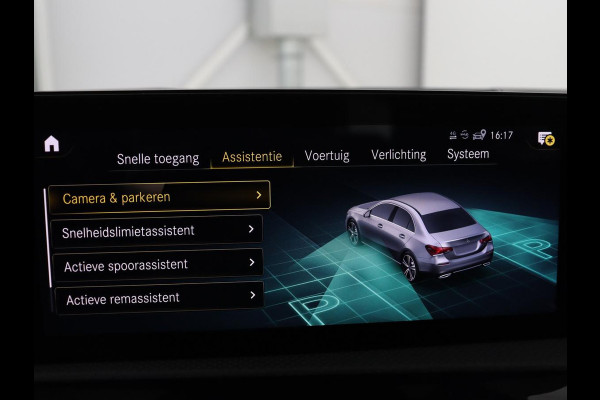 Mercedes-Benz A-Klasse 200 Business Solution AMG | Trekhaak | Pano. Dak | Camera | Stoelverwarming | Sfeerverlichting | Apple Carplay |