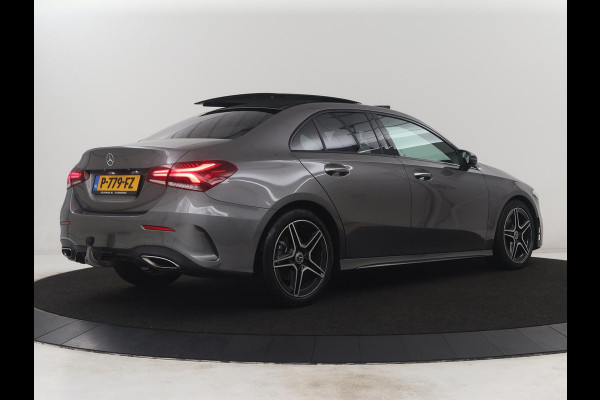 Mercedes-Benz A-Klasse 200 Business Solution AMG | Trekhaak | Pano. Dak | Camera | Stoelverwarming | Sfeerverlichting | Apple Carplay |