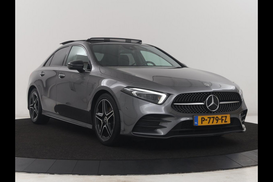 Mercedes-Benz A-Klasse 200 Business Solution AMG | Trekhaak | Pano. Dak | Camera | Stoelverwarming | Sfeerverlichting | Apple Carplay |