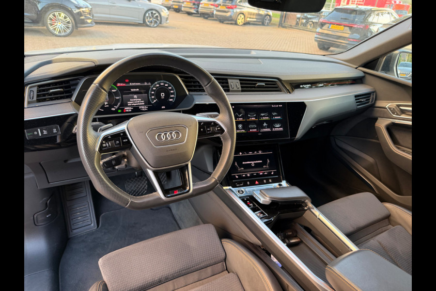 Audi e-tron Sportback 50 quattro S edition 71 kWh / SOH 97%! / Nieuwstaat / Camera / Luchtvering / B&O / 21'' / Leer&Alcantara / CarPlay / DAB / Cruise Control