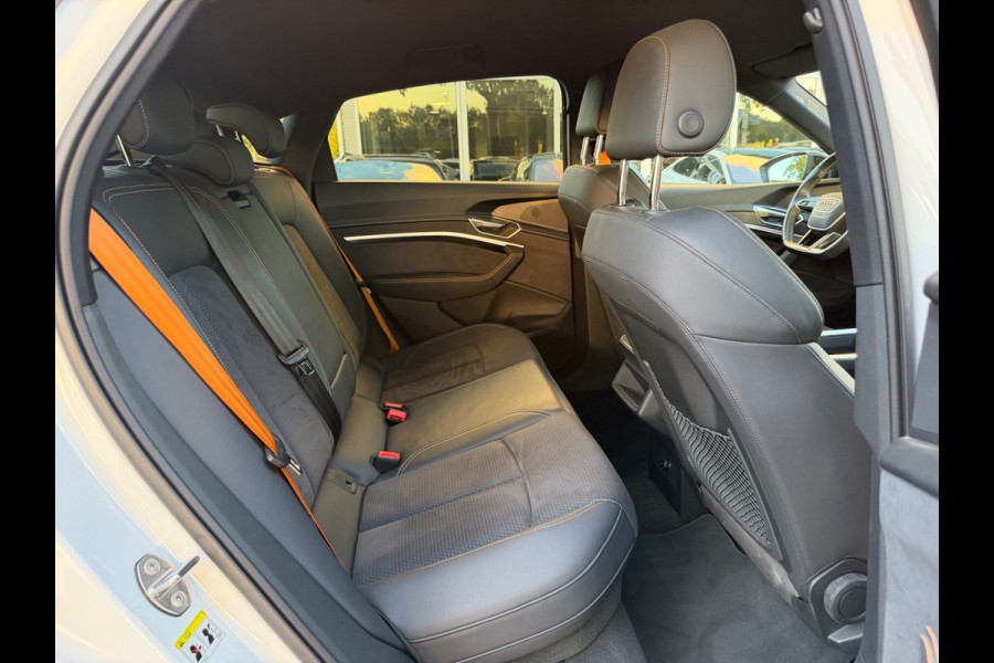 Audi e-tron Sportback 50 quattro S edition 71 kWh / SOH 97%! / Nieuwstaat / Camera / Luchtvering / B&O / 21'' / Leer&Alcantara / CarPlay / DAB / Cruise Control