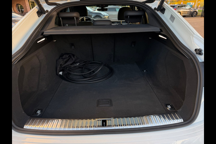 Audi e-tron Sportback 50 quattro S edition 71 kWh / SOH 97%! / Nieuwstaat / Camera / Luchtvering / B&O / 21'' / Leer&Alcantara / CarPlay / DAB / Cruise Control