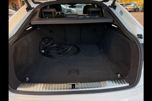 Audi e-tron Sportback 50 quattro S edition 71 kWh / SOH 97%! / Nieuwstaat / Camera / Luchtvering / B&O / 21'' / Leer&Alcantara / CarPlay / DAB / Cruise Control