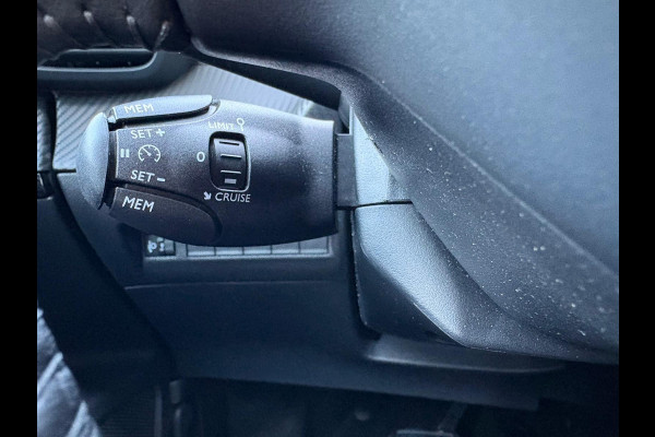 Peugeot e-2008 EV Allure 54 kWh Parkeerhulp/Carplay-Android-auto/Warmtepomp/Cruise-control