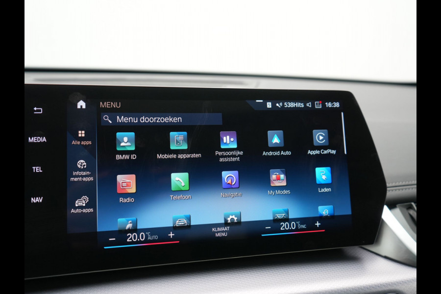 BMW iX1 xDrive30 M Sport 313pk Dealer O.H. | Trekhaak Af Fabriek | Panodak | 360 Camera | Head Up | Lederen Sportstoelen Memory & Verwarmd | Stuur Verwarmd | Keyless | BLIS | Sfeerverlichting | Apple Carplay | Navigatie | DAB | 20"L.M
