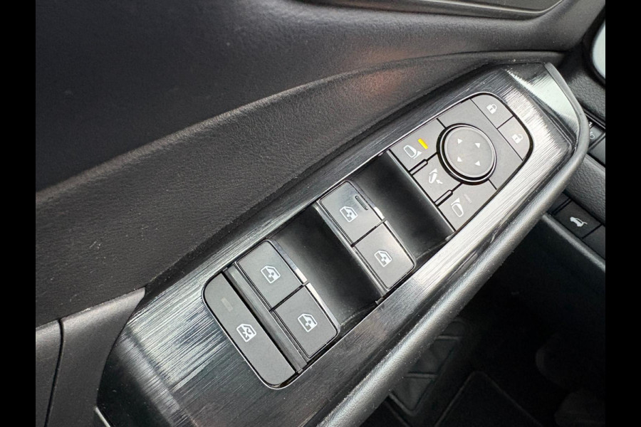Nissan QASHQAI 1.3 DIG-T 160PK Automaat N-Connecta Camera/Parkeerhulp/Carplay-Android-auto/Navigatie