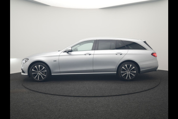 Mercedes-Benz E-Klasse Estate 300 e Luxury Line PHEV 320pk Dealer O.H. | SOH 88,7% | Schuif-/kantel Dak | Adaptive Cruise | Camera | Multi Beam LED | Sportstoelen Verwarmd | Sfeerverlichting | BLIS | Apple Carplay | Widescreen Navi | DAB | Plug In Hybrid |