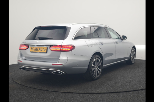 Mercedes-Benz E-Klasse Estate 300 e Luxury Line PHEV 320pk Dealer O.H. | SOH 88,7% | Schuif-/kantel Dak | Adaptive Cruise | Camera | Multi Beam LED | Sportstoelen Verwarmd | Sfeerverlichting | BLIS | Apple Carplay | Widescreen Navi | DAB | Plug In Hybrid |