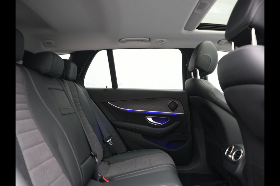 Mercedes-Benz E-Klasse Estate 300 e Luxury Line PHEV 320pk Dealer O.H. | SOH 88,7% | Schuif-/kantel Dak | Adaptive Cruise | Camera | Multi Beam LED | Sportstoelen Verwarmd | Sfeerverlichting | BLIS | Apple Carplay | Widescreen Navi | DAB | Plug In Hybrid |