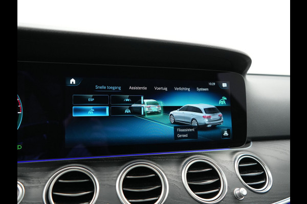Mercedes-Benz E-Klasse Estate 300 e Luxury Line PHEV 320pk Dealer O.H. | SOH 88,7% | Schuif-/kantel Dak | Adaptive Cruise | Camera | Multi Beam LED | Sportstoelen Verwarmd | Sfeerverlichting | BLIS | Apple Carplay | Widescreen Navi | DAB | Plug In Hybrid |