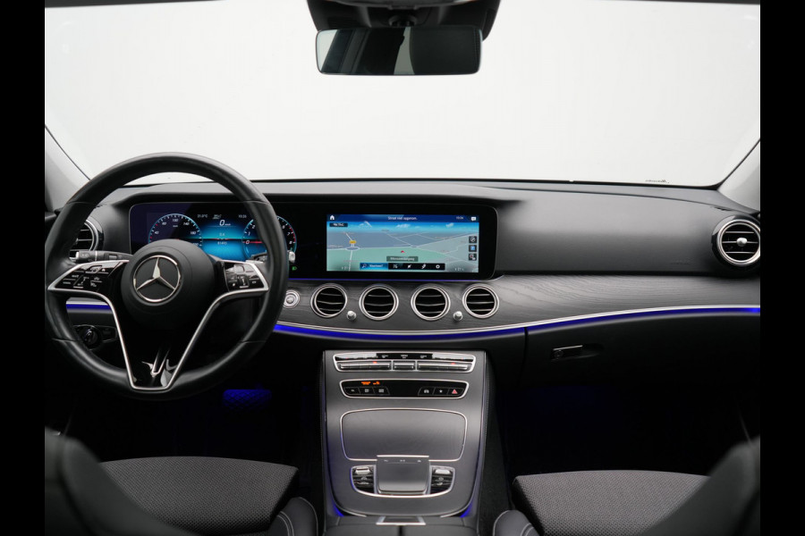 Mercedes-Benz E-Klasse Estate 300 e Luxury Line PHEV 320pk Dealer O.H. | SOH 88,7% | Schuif-/kantel Dak | Adaptive Cruise | Camera | Multi Beam LED | Sportstoelen Verwarmd | Sfeerverlichting | BLIS | Apple Carplay | Widescreen Navi | DAB | Plug In Hybrid |