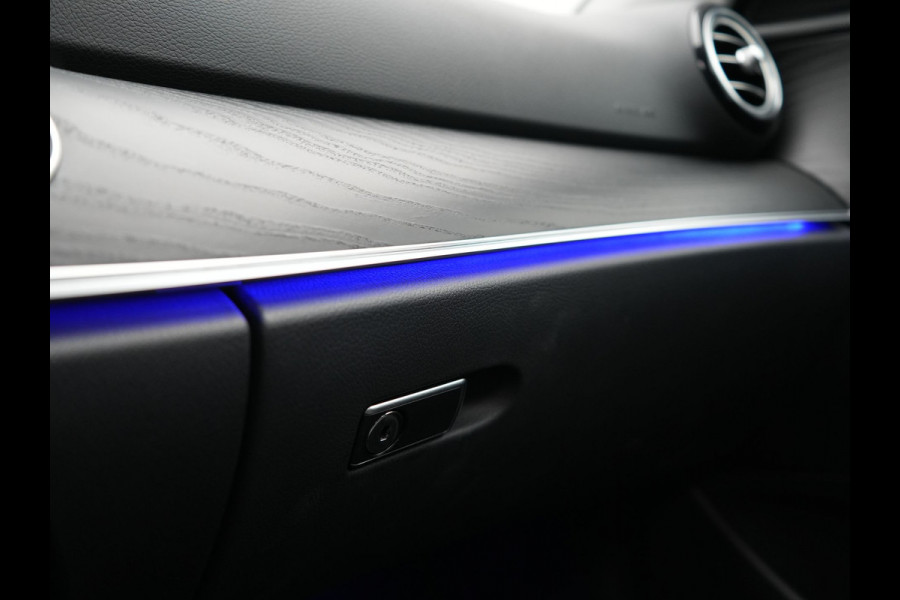 Mercedes-Benz E-Klasse Estate 300 e Luxury Line PHEV 320pk Dealer O.H. | SOH 88,7% | Schuif-/kantel Dak | Adaptive Cruise | Camera | Multi Beam LED | Sportstoelen Verwarmd | Sfeerverlichting | BLIS | Apple Carplay | Widescreen Navi | DAB | Plug In Hybrid |