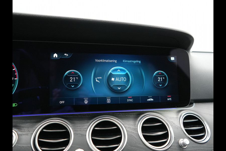 Mercedes-Benz E-Klasse Estate 300 e Luxury Line PHEV 320pk Dealer O.H. | SOH 88,7% | Schuif-/kantel Dak | Adaptive Cruise | Camera | Multi Beam LED | Sportstoelen Verwarmd | Sfeerverlichting | BLIS | Apple Carplay | Widescreen Navi | DAB | Plug In Hybrid |