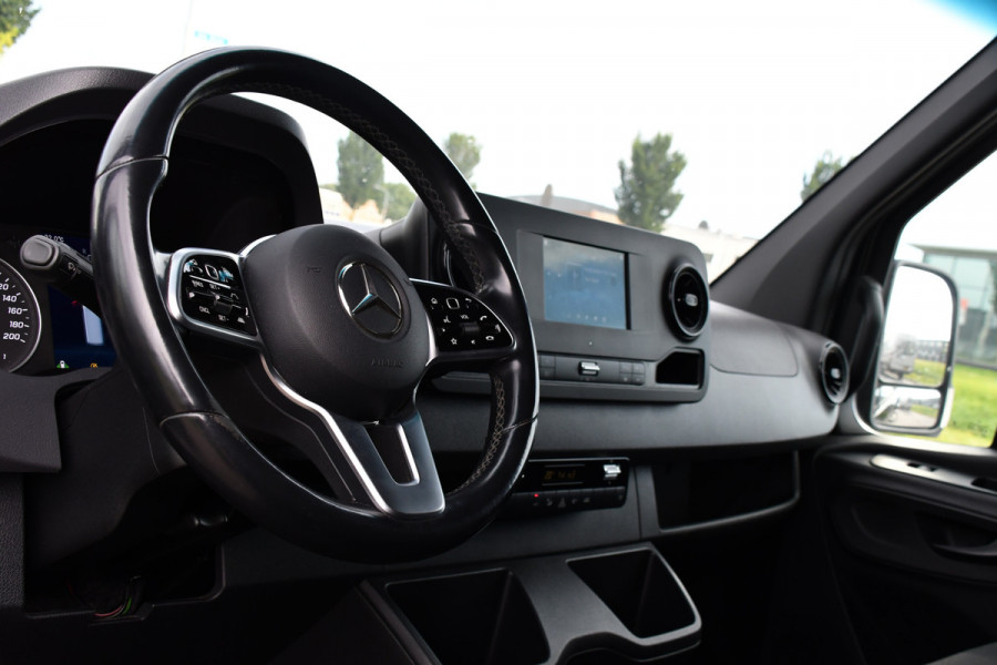 Mercedes-Benz Sprinter 316 RWD 2.2 CDI L2H2 Black Edition Adaptieve Cruise, 360 Camera, Carplay, LED, Stoelverwarming, Trekhaak, Sensoren, Automaat, Uniek!