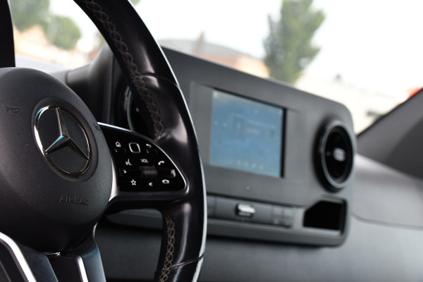 Mercedes-Benz Sprinter 316 RWD 2.2 CDI L2H2 Black Edition Adaptieve Cruise, 360 Camera, Carplay, LED, Stoelverwarming, Trekhaak, Sensoren, Automaat, Uniek!