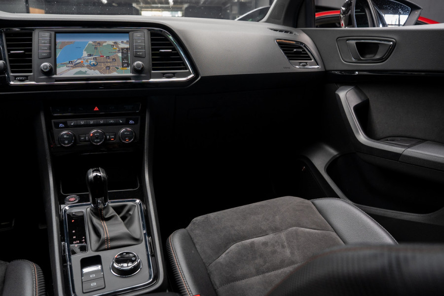 CUPRA Ateca 2.0 TSI 4DRIVE Panodak Virtual 360° Camera Leder/ Alcantara bekleding Navi ACC Climate C. Elektr. bedienbare achterklep PDC LM velgen Beats Audio systeem Elektr. bedienb. trekhaak