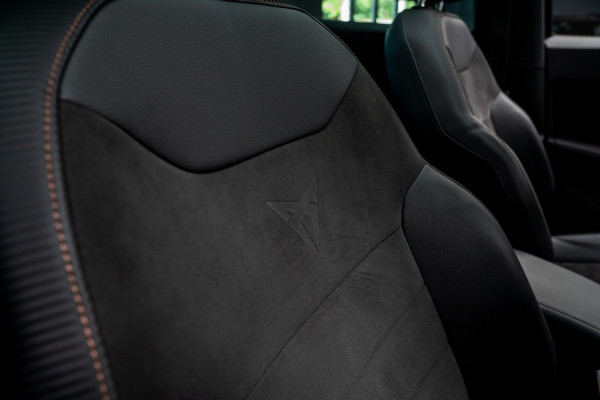 CUPRA Ateca 2.0 TSI 4DRIVE Panodak Virtual 360° Camera Leder/ Alcantara bekleding Navi ACC Climate C. Elektr. bedienbare achterklep PDC LM velgen Beats Audio systeem Elektr. bedienb. trekhaak
