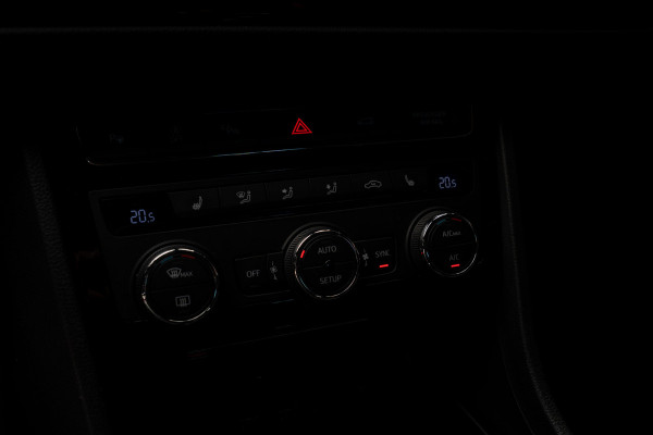 CUPRA Ateca 2.0 TSI 4DRIVE Panodak Virtual 360° Camera Leder/ Alcantara bekleding Navi ACC Climate C. Elektr. bedienbare achterklep PDC LM velgen Beats Audio systeem Elektr. bedienb. trekhaak