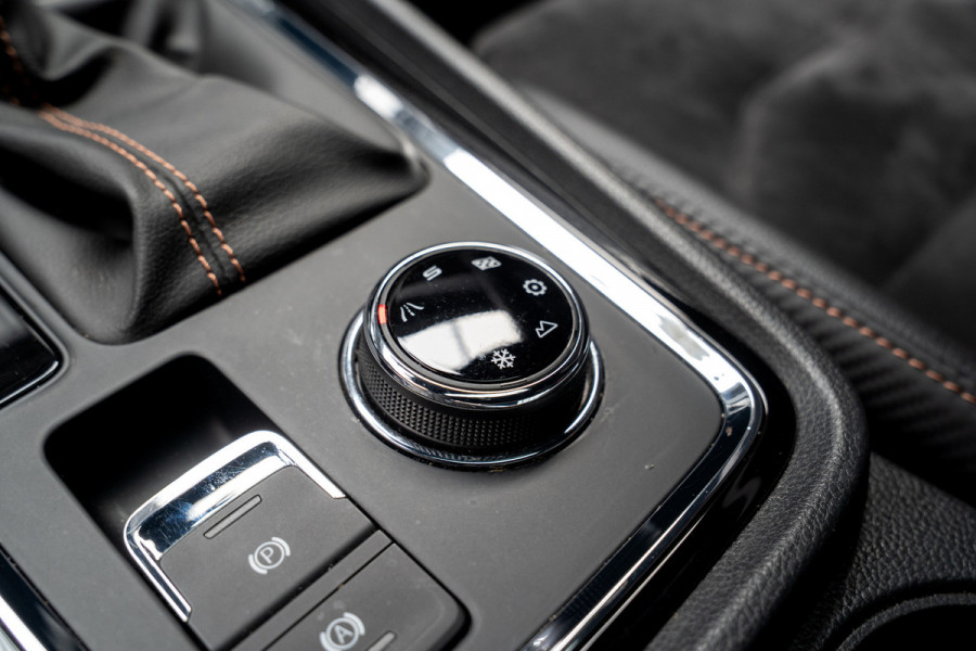 CUPRA Ateca 2.0 TSI 4DRIVE Panodak Virtual 360° Camera Leder/ Alcantara bekleding Navi ACC Climate C. Elektr. bedienbare achterklep PDC LM velgen Beats Audio systeem Elektr. bedienb. trekhaak